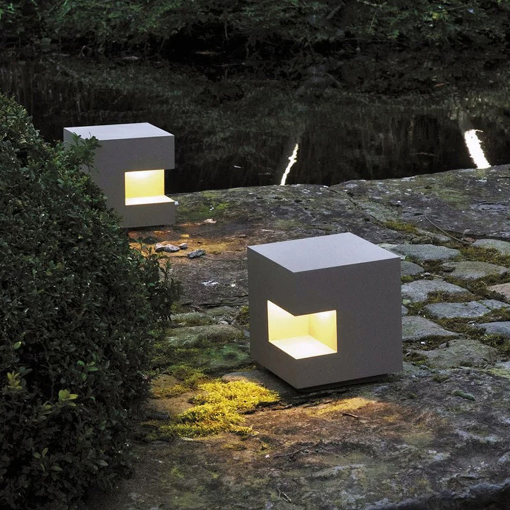 Ray Simple Cube Solar Rechargeable Metal Floor Lamp - Lamp Outdoor