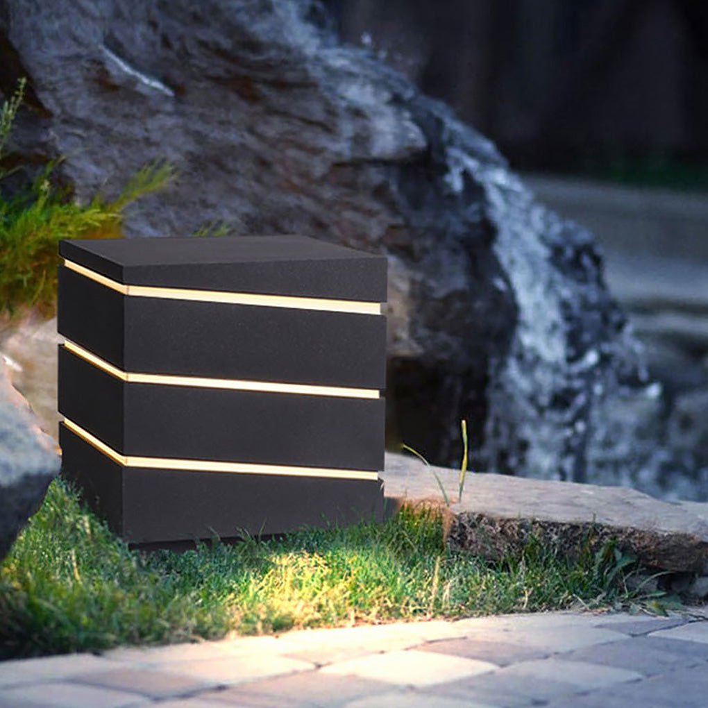 Modern Elegant Square Outdoor LED Light with Linear Lampshade