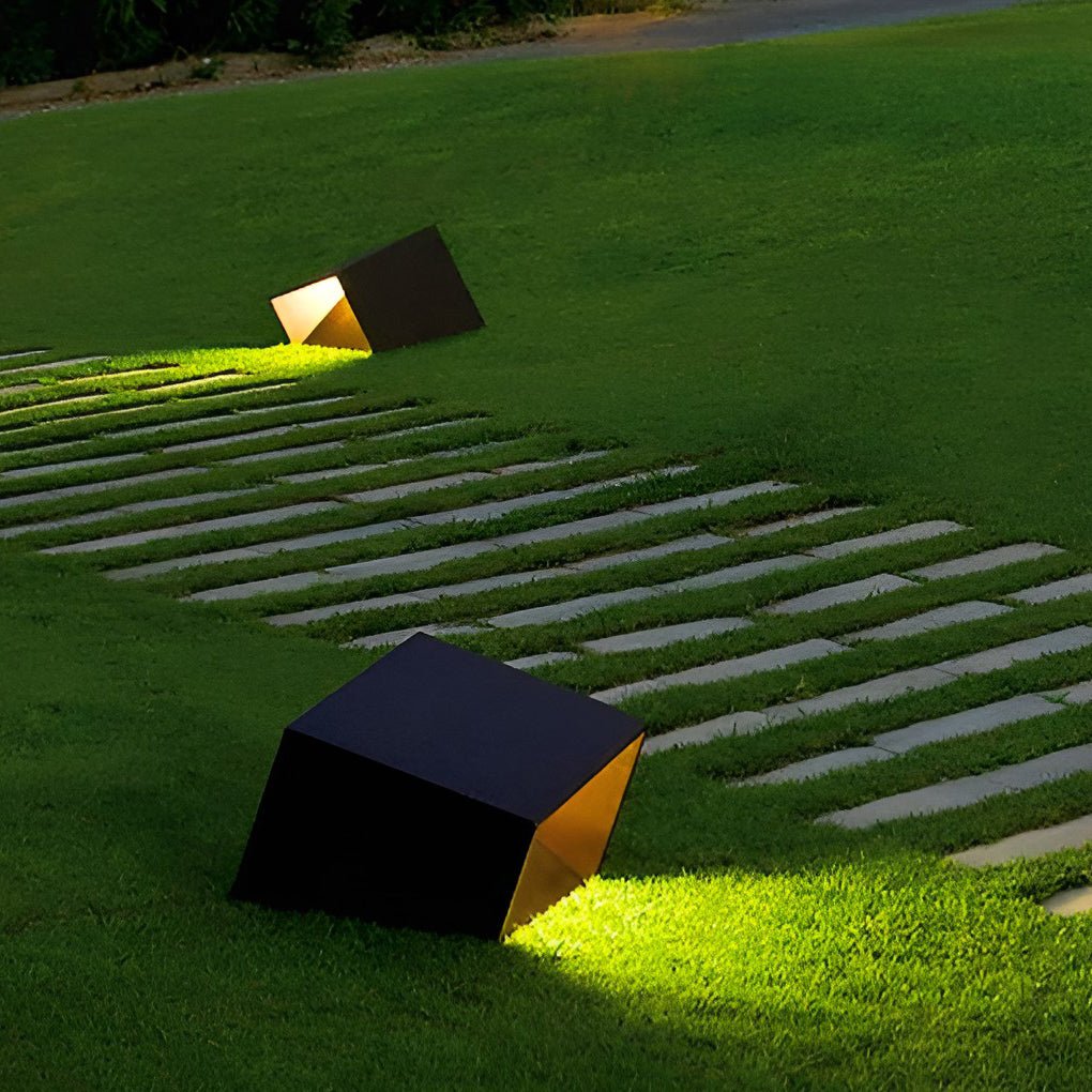 Unique Stainless Steel Artful Cube Outdoor Landscape Light Modern Geometric Illumination
